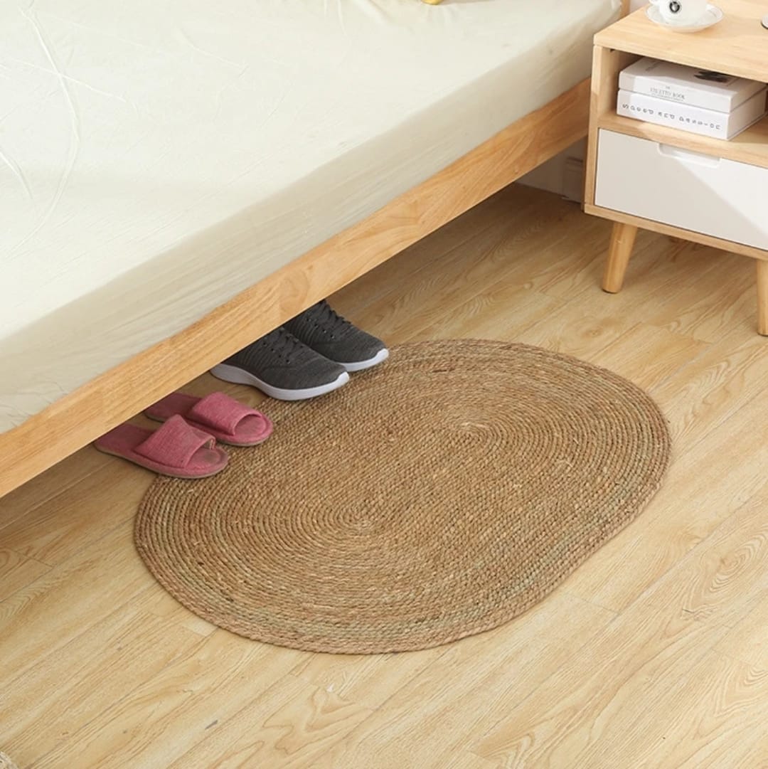 Natural braided oval jute rug