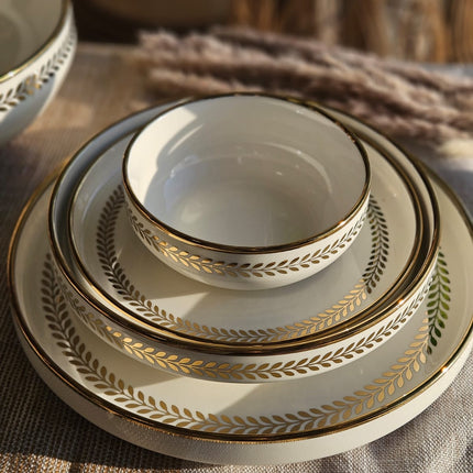Gold Laurel Wreath Border Dinner Set