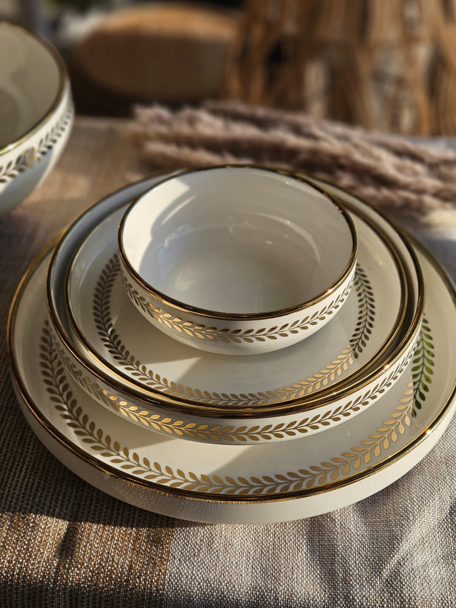Gold Laurel Wreath Border Dinner Set