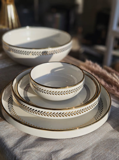 Gold Laurel Wreath Border Dinner Set