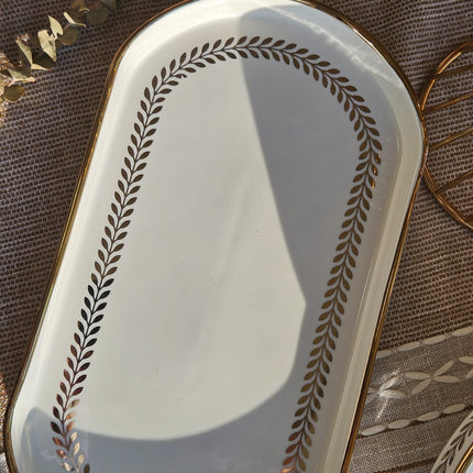 Gold Laurel Wreath Border Dinner Set