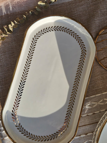 Gold Laurel Wreath Border Dinner Set