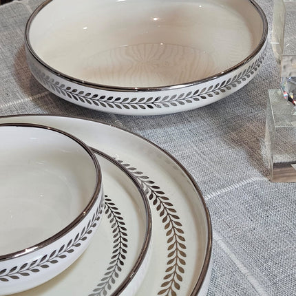 Silver Laurel Wreath Border Dinner Set